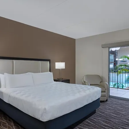 Holiday Inn Des Moines-Airport Conf Center By Ihg Exterior foto