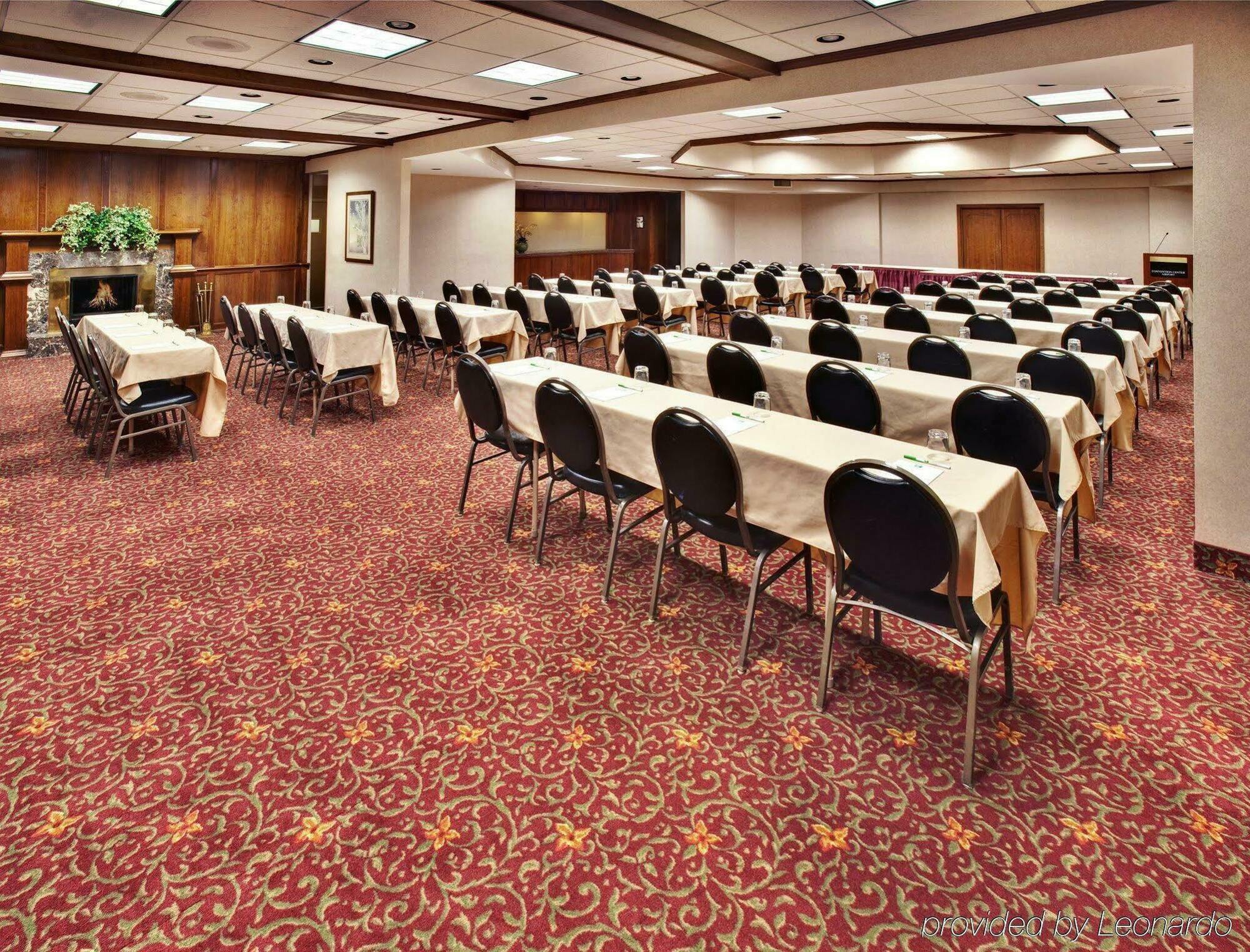 Des Moines-airport Conf Center By Ihg 3* Des Moines